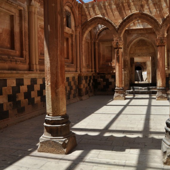 Interiér paláce je sice prázdný, ukrývá v sobě však orientální příběhy 