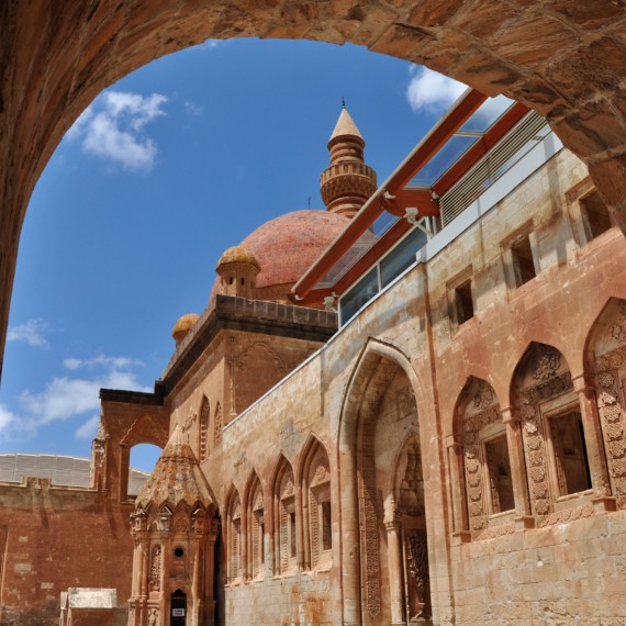 Unikátní palác leží pod Araratem v místech, kudy kdysi vedla Hedvábná cesta 