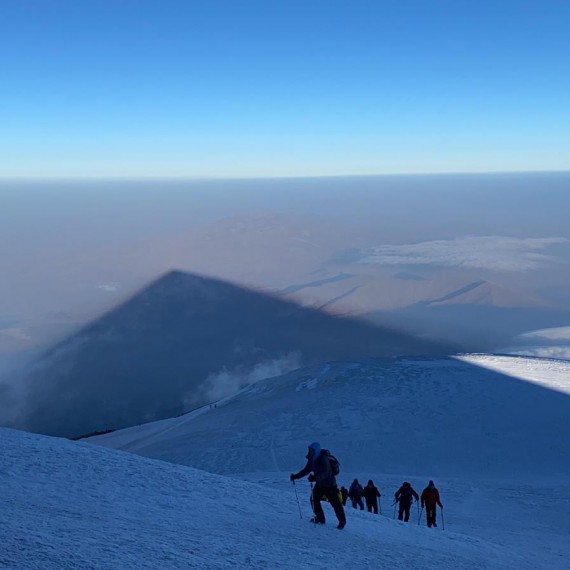 Vrcholový den je plný zážitků. Cesta na špičku Araratu vede unikátními chodníčky