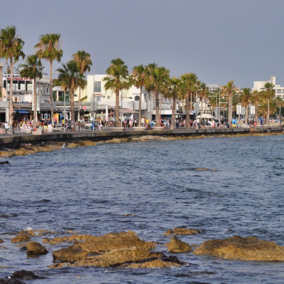 Podvečerní procházka po promenádě v centru Paphosu 