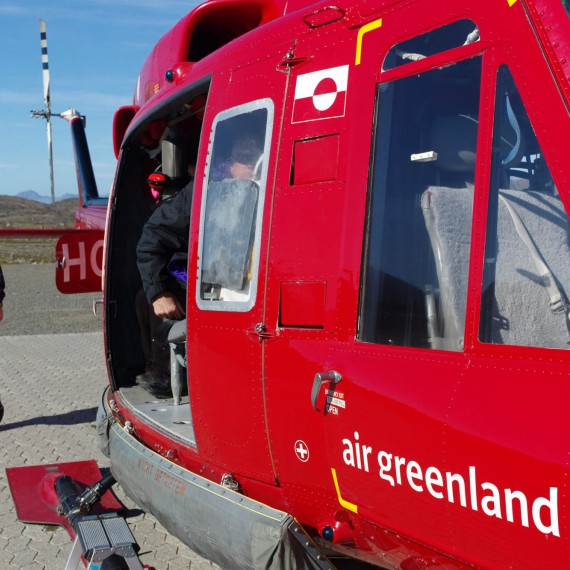 Z Kulusuku do Tasiilaq (Ammassaliku) vás odveze helikoptéra