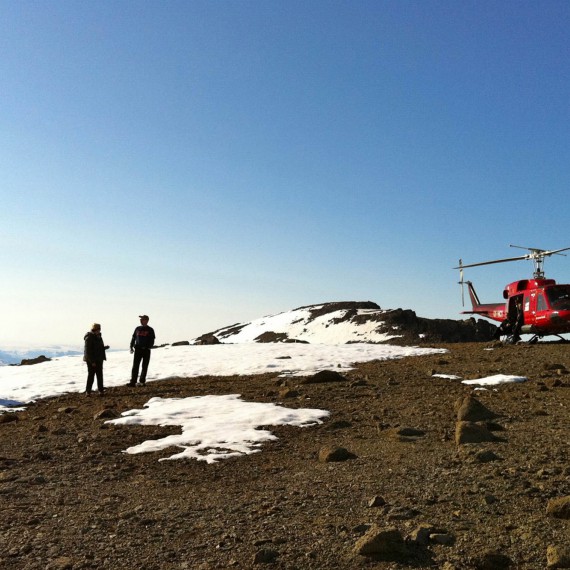 Pokud to počasí dovolí, existuje možnost proletět se nad touto fascinující krajinou vrtulníkem.