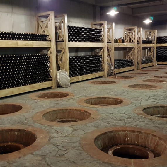 Víno v Kacheti se vyrábí stále starým způsobem