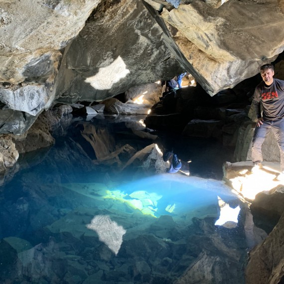 SEN v jeskyni Grjótagljá 