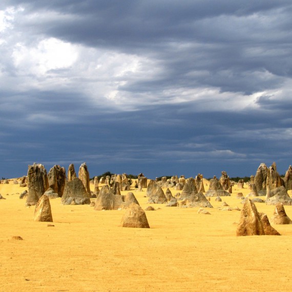 Měsíční pouštní krajina Pinncles 