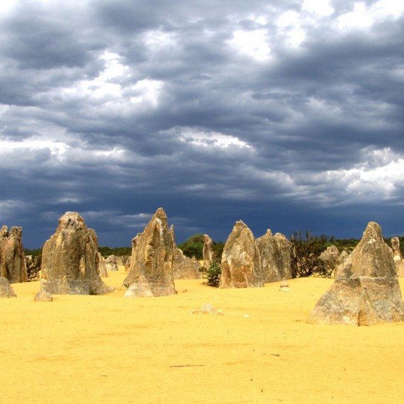 Měsíční pouštní krajina Pinncles 