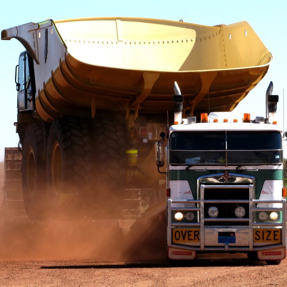 Australské dálnice jsou plné extrémně dlouhých silničních vlaků 