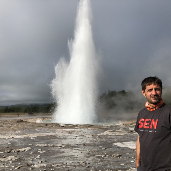 SEN a gejzír Strokkur