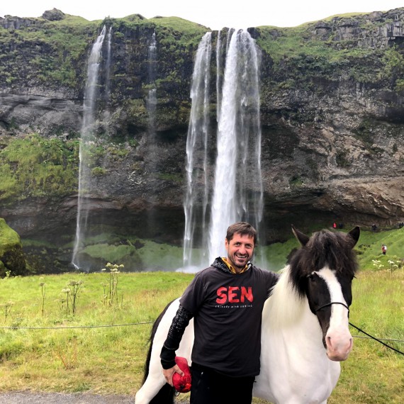 Pavel, islandský kůň a vodopád Seljalandsfoss