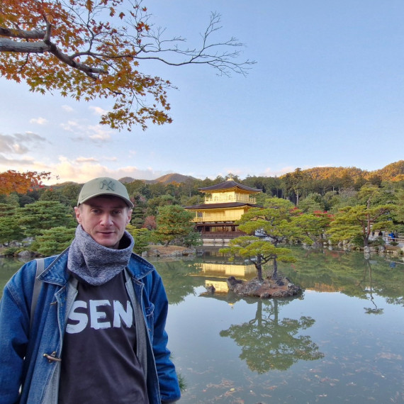 SEN průvodce vás provede ke zlatému skvostu Kjóta – ikonickému pavilonu Kinkakudži.