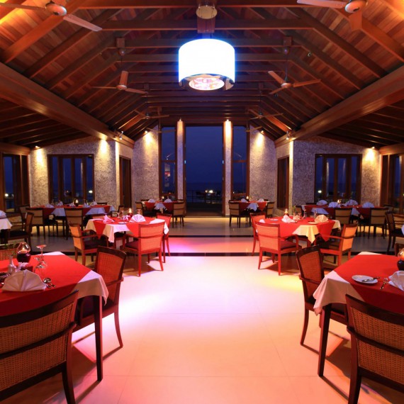 Farumathi je skvělá restaurace s mořskými plody v příjemném prostředí, ve které můžete posedět také u baru s výhledem na oceán.