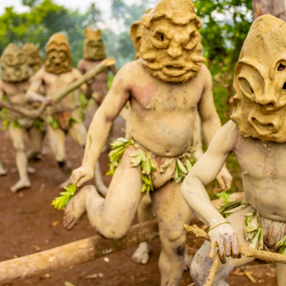 Asaro je domov slavných bahenníc mužů 