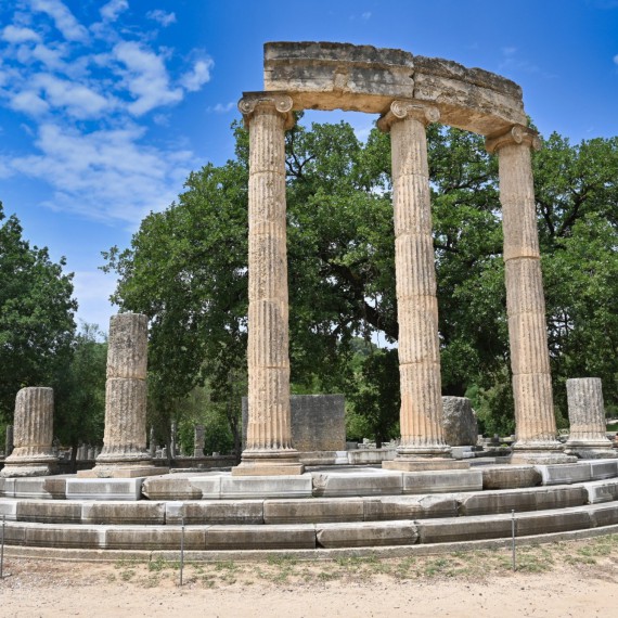 Starověký Filippeion patří k nejmalebnějším a nejfotogeničtějším památkám dnešní Olympie.