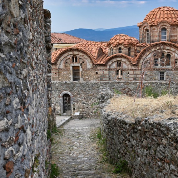 Byzantské kláštery v Mystře se probojovali až na seznam UNESCO, na této cestě se podíváme na 10 míst z prestižního seznamu