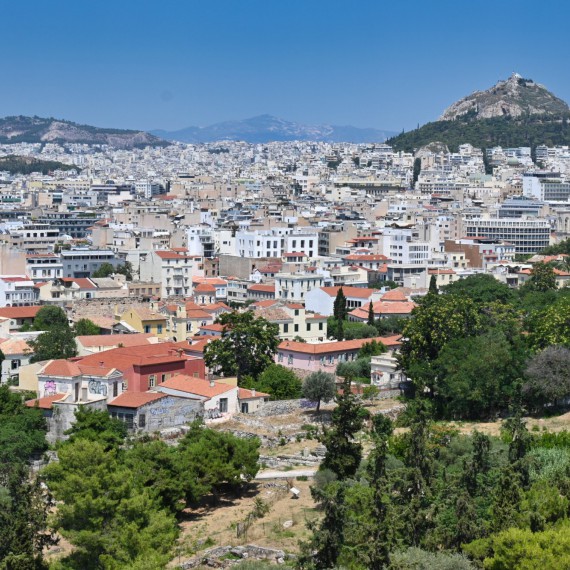 Pahorek Lykavittos patří k ikonám Atén. Vyjedete nahoru lanovkou a vychutnáte si frappé s výhledem na Athény pod nohama?