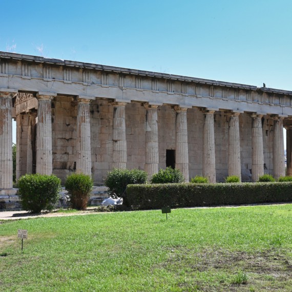 Řecká Agora nás ohromí nejen svou velikostí, ale i Theseionem, zřejmě nejlépe zachovaným chrámem starověku!