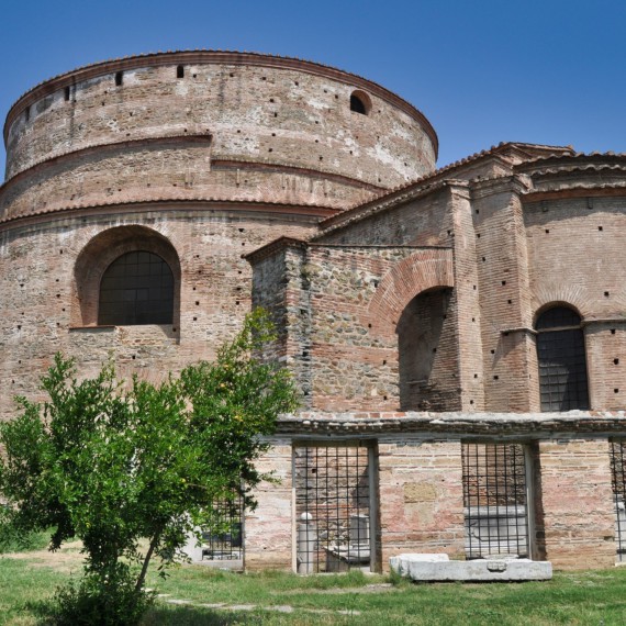 Soluň je i dnes výkladní skříní byzantské architektury, ačkoli rotunda měla původně sloužit jako hrobka pro císaře Galéria
