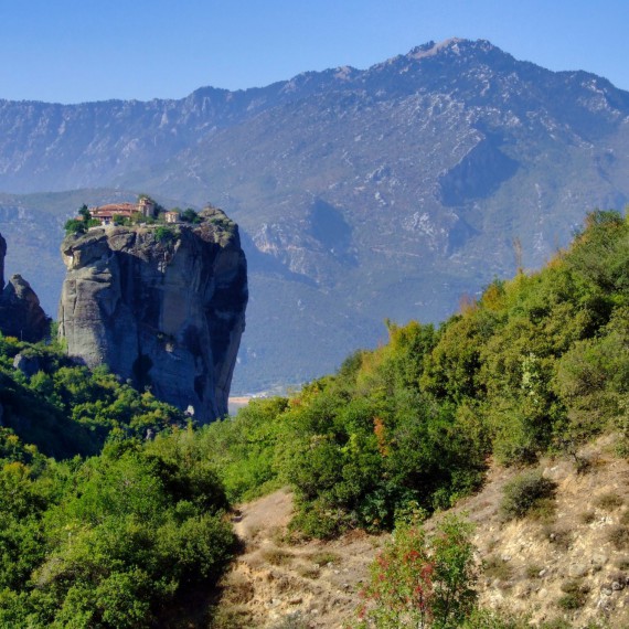 Budete fascinovaní tím, jak tyto kláštery vznikly a nebudete věřit vlastním očím