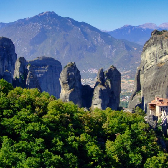 Meteora je dokonalá nejen pro své kláštery, ale i proto, jak krásně a citlivě jsou zasazeny do unikátní krajiny