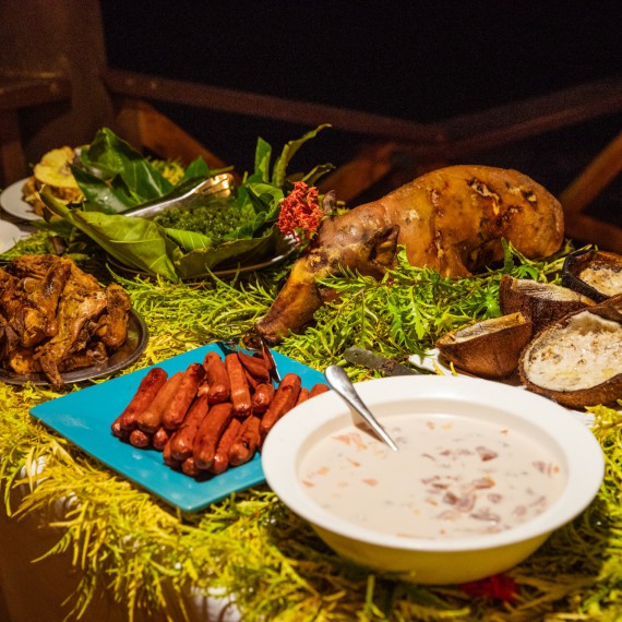 Polynézská hostina na závěr dne 