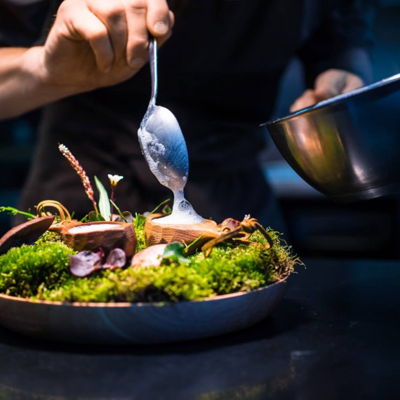 Pro netradiční gastro zážitky doporučujeme restauraci Huset.