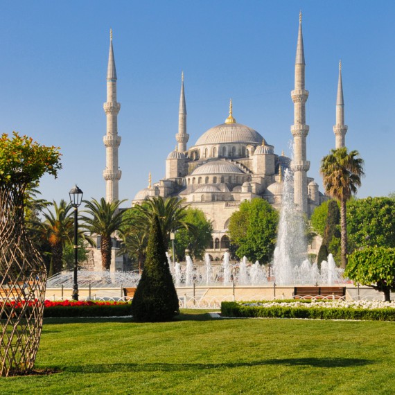 Vítejte v Istanbulu, čeká nás jedno z nejvíc fascinujících měst světa, umístěného na dvou kontinentech, tady začneme náš orientální okruh krásným Tureckem