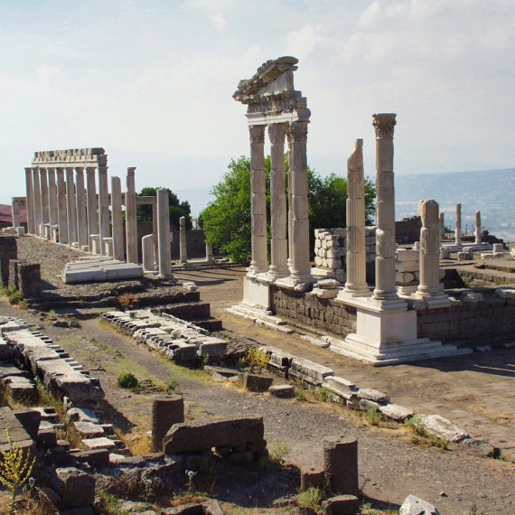 Trajánův chrám je mimořádně fotogenický a když uvidíte ruiny velkého města všude kolem, tak nebudete pochybovat, že Pergamon hrál velkou roli v Malé Asii