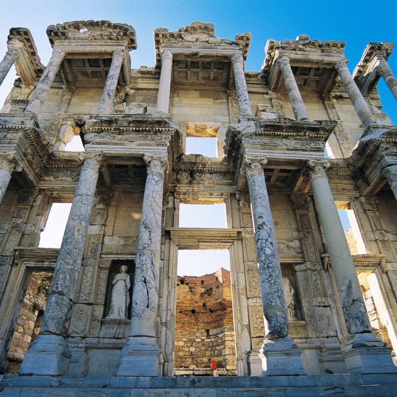 Celsova knihovna je ústřední památkou slavného Efezu, který se považuje za jedno z nejlépe zachovalých míst starověkého světa