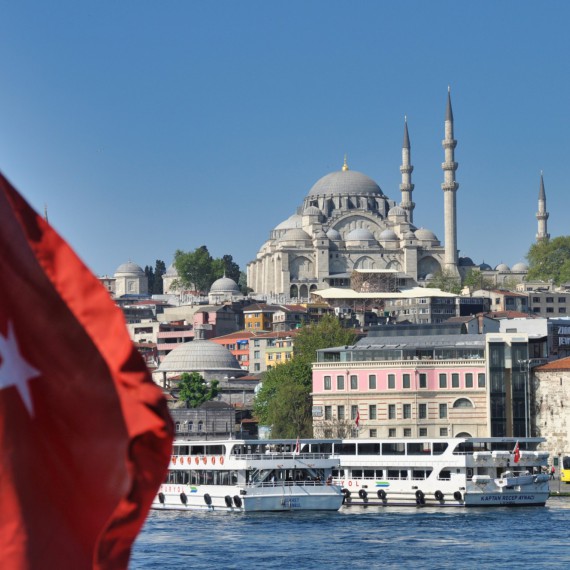 Istanbul má dokonalou polohu a na jeho pahorcích se zvedá několik ikonických mešit