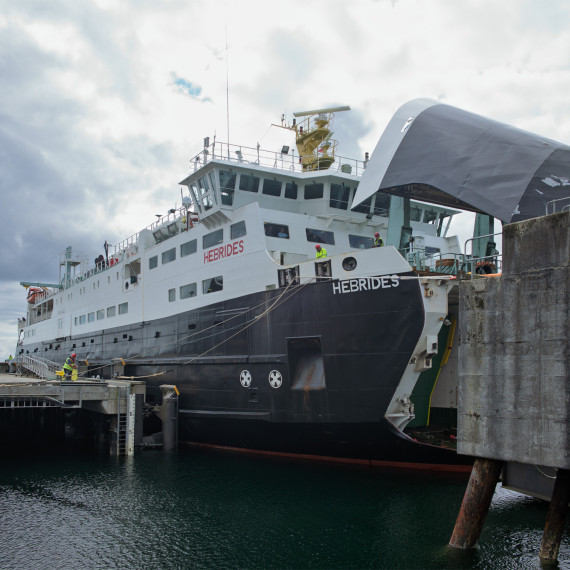 Trajektem míříme na Vnitřní Hebridy. Dáte si Laphroaig, nebo Lagavulin, jestli si troufnete na Ardbeg? Tento zájezd je exkluzivní novinkou pro cestovatelské fajnšmekry.