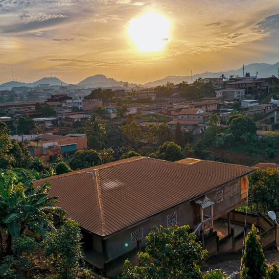 Odlétáme do Yaoundé, kde se nám hned bude lépe dýchat. Je zde chladnější a citelně méně smogu.