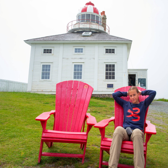 Před nejstarším majákem, který ohraničuje nejvýchodnější bod Severní Ameriky.