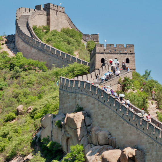 Při Pekingu navštívíme Velkou Čínskou Zeď (UNESCO) a projdeme se po ní do sytosti.