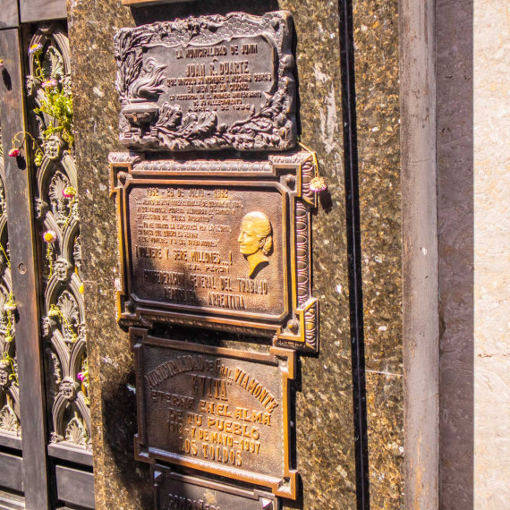Čeká nás nejznámější hřbitov, na kterém odpočívá i Evita Perón, Recoleta.