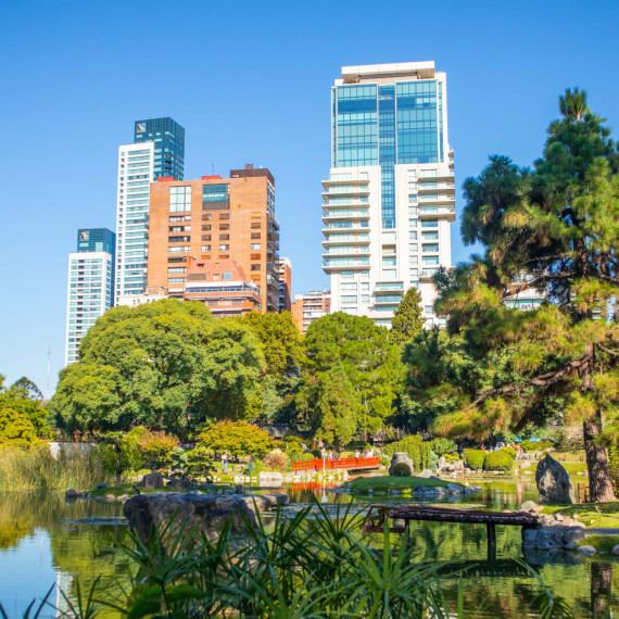 Pojedete si ráno zaběhat do zelených plic města? Určitě Vás mile překvapí množství parků ve městě, Buenos Aires jich má nejvíc na světě (přes 250).