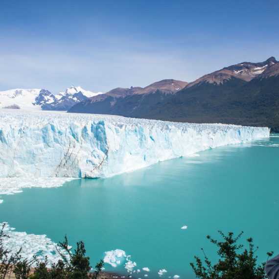 Cesta na nejkrásnější a nejznámější z ledovců národního parku Los Glaciares PERITO MORENO trvá z El Calafate jen něco kolem 1 hodiny.