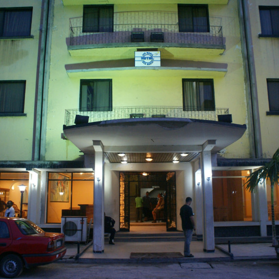 Tento nebo podobný hotel využíváme v Kinshase.