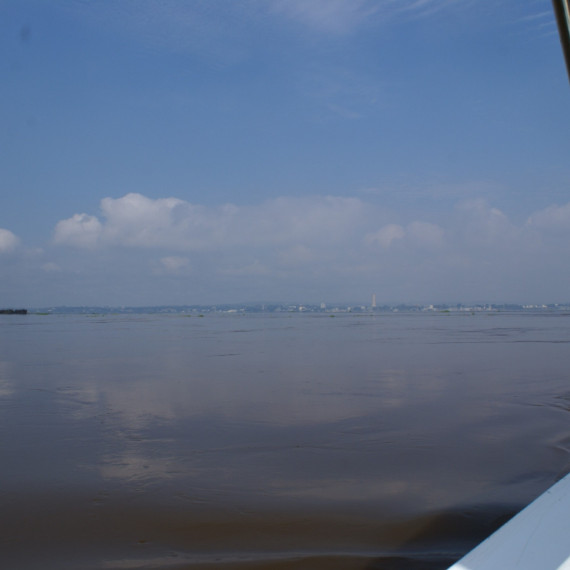 Plujeme z Brazzaville do Kinshasy, ze severu na jih.