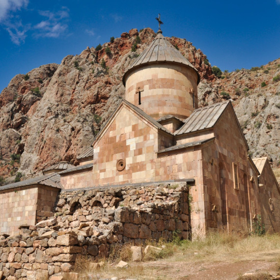 Klášterní komplex Noravank v sobě ukrývá dva vzácné kláštery, které objevíme.