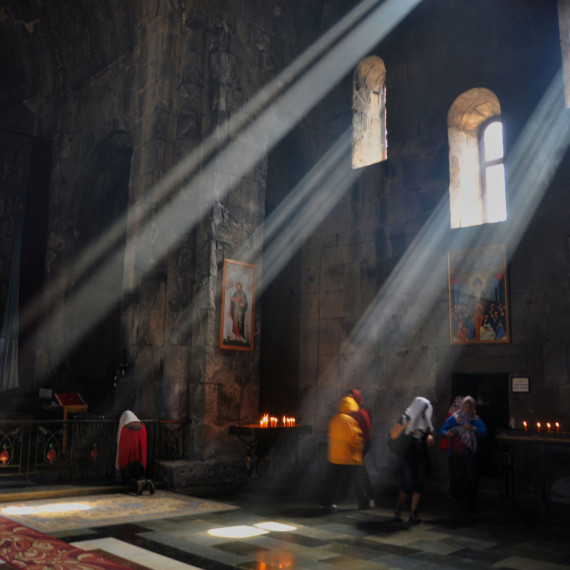 V arménských klášterech dodnes panuje tajemná až magická atmosféra.