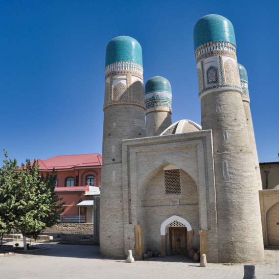 Čár Minár patří mezi symboly Buchary a my ho pohledáme ve spleti starých, zaprášených uliček.