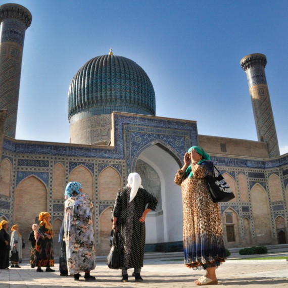 Hrobku Gur Emir milují i ​​domácí a zažijeme zde krásné a příjemné setkání.
