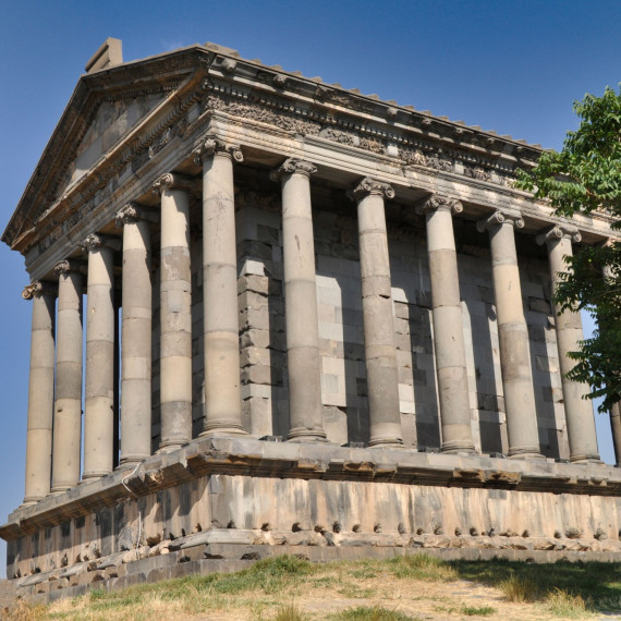 Jediný staroveký chrám svojho druhu nielen v Arménsku, ale aj na celom Kaukaze, objavíme ho v Garni.