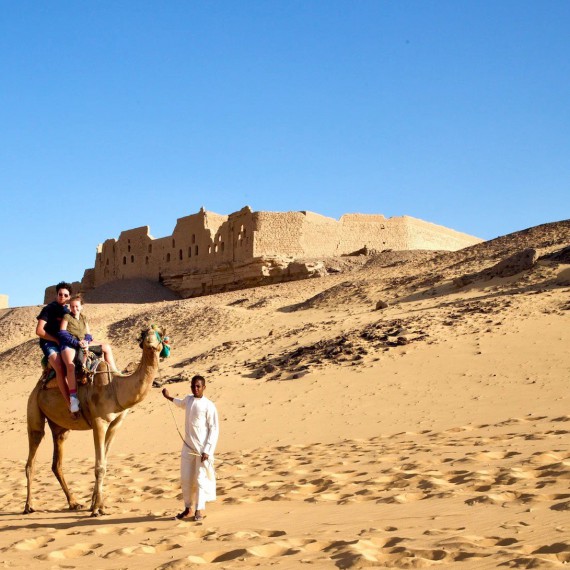 Jízda na velbloudu ke klášteru sv. Simeona