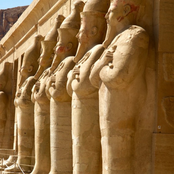 Královnu Hatšepsut mnozí považují nejen za první královnu v historii, ale zároveň za první ženu, která se stala faraonem