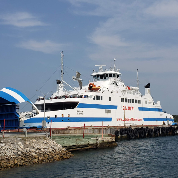 Trajektem se plavíme přes úžinu Belle Isle na Labrador.