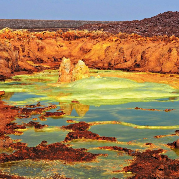 Sírová jezírka hrají neuvěřitelnými barvami