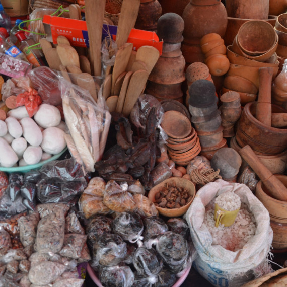 Tradiční trh nabízí různé zajímavosti, které byste u nás marně hledali.