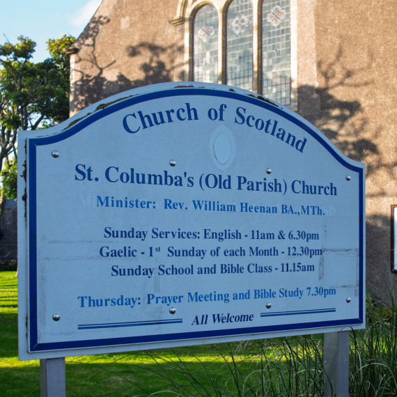 V blízkém okolí hotelu je mnoho kostelíků.