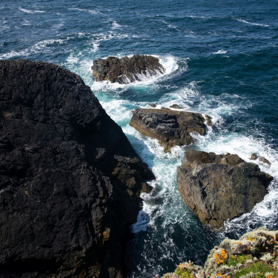 Tyto horniny existují již přibližně 2,7 až 3 miliardy let, a vznikly tedy ještě před vytvořením dnešních kontinentů.